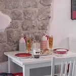 Mango & Tango Old Town Apartment