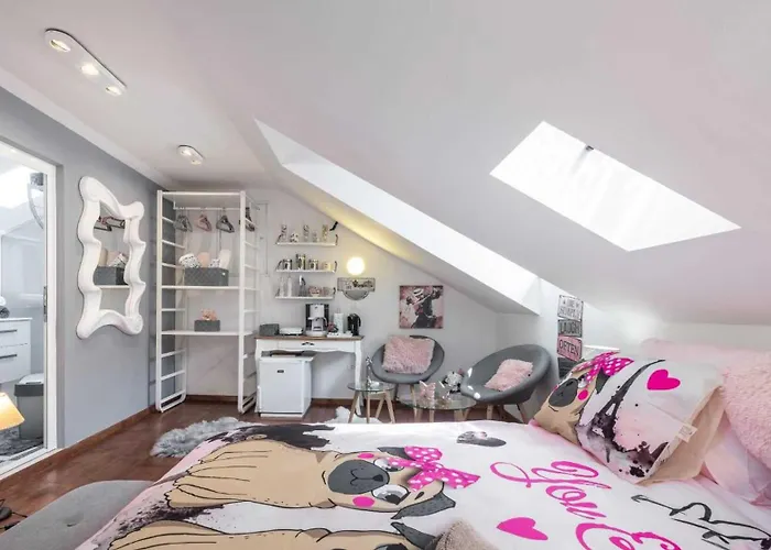 Mango & Tango Old Town