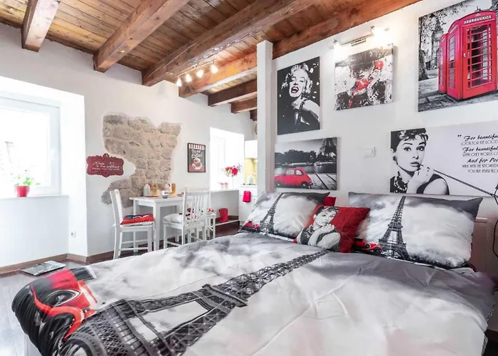 Mango & Tango Old Town