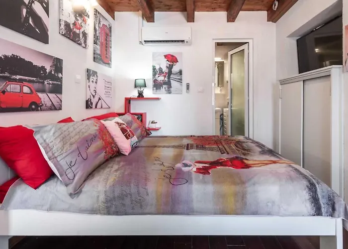 Mango & Tango Old Town