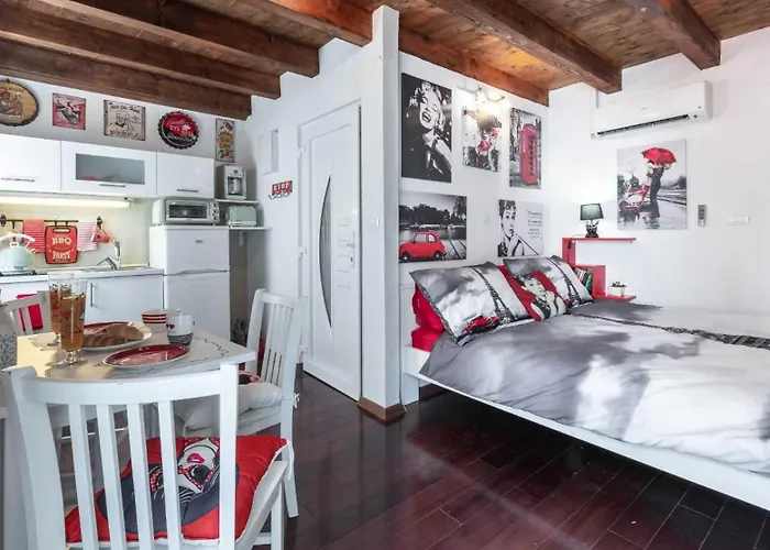Mango & Tango Old Town Apartment