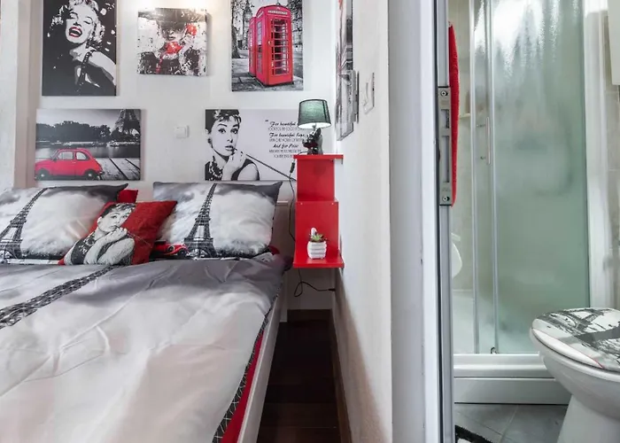 Mango & Tango Old Town *