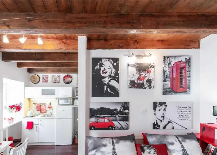 Mango & Tango Old Town *