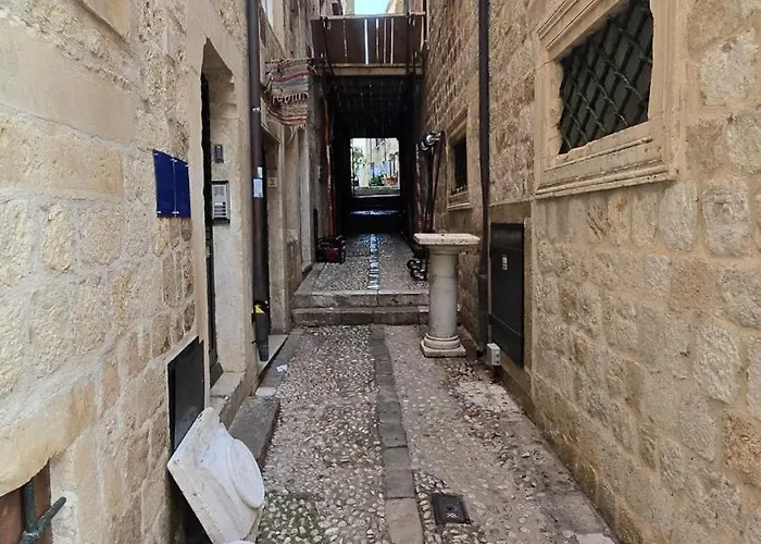 Mango & Tango Old Town *