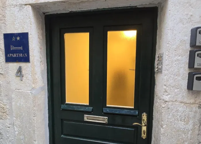 Mango & Tango Old Town Apartment